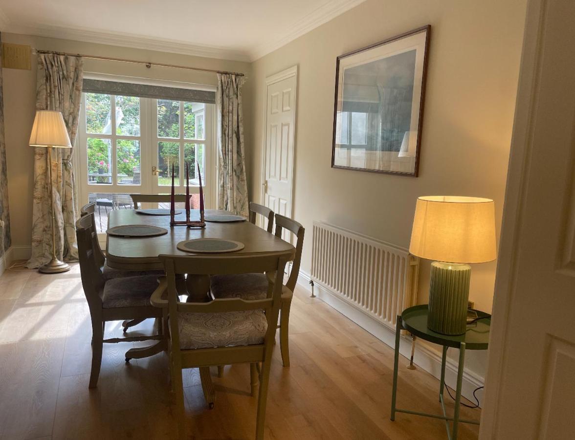 Fashionable Chic Townhouse In D4 Dublín
